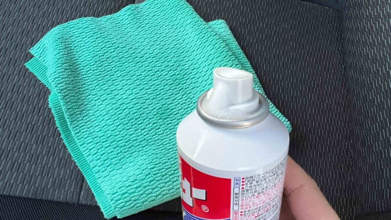 クリーンビューEXのスプレー口に液が少し残っている様子（使用後の拭き取りが必要）