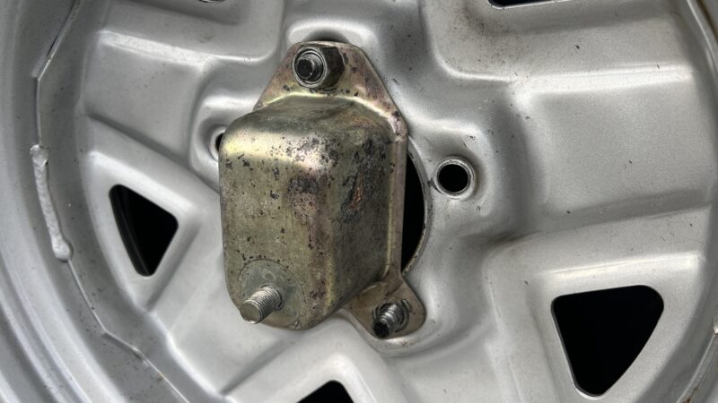 ジムニーJB23 スペアタイヤ固定金具